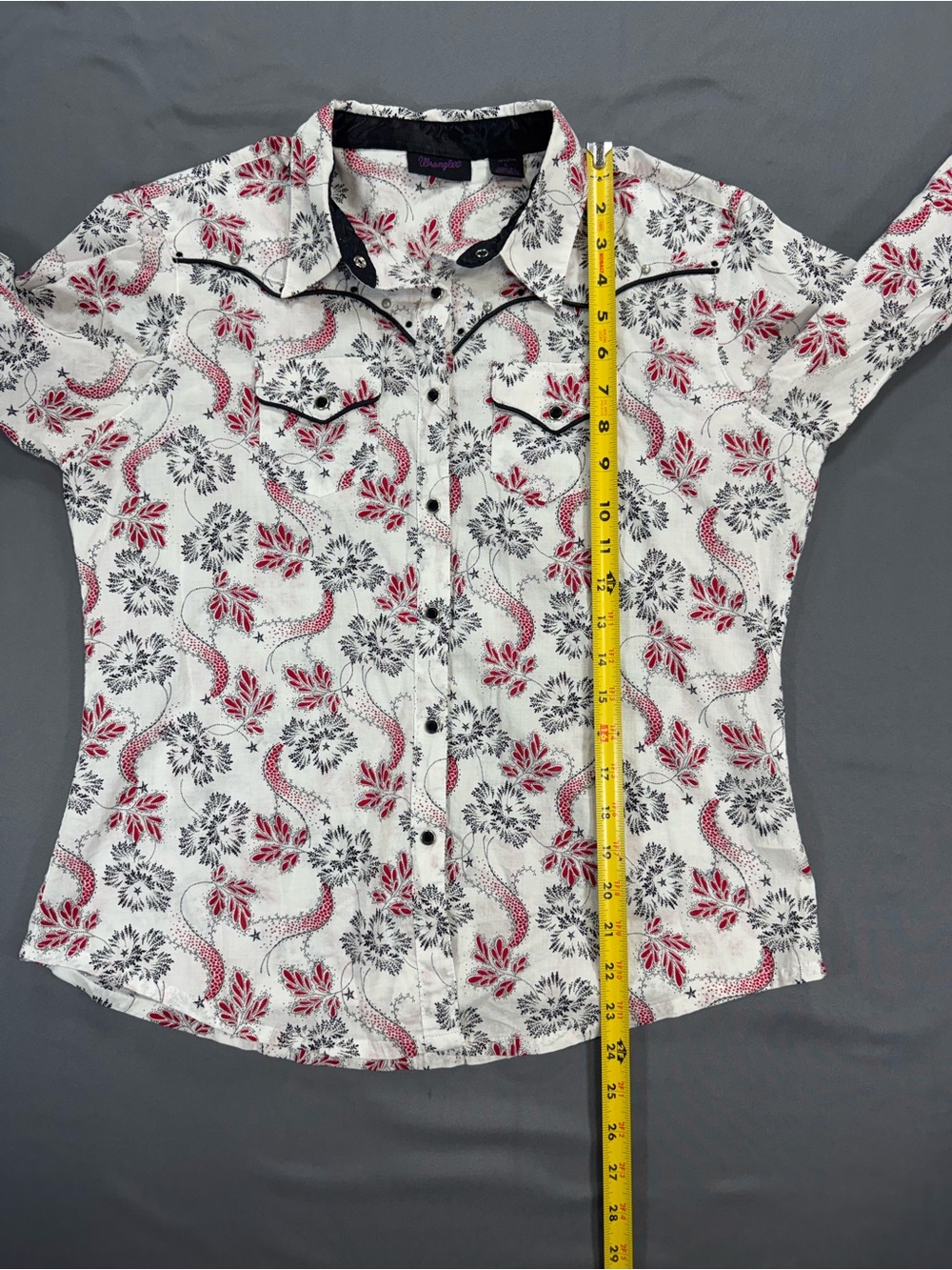 Wrangler Women’s Snap Front White and Red Floral Collard Shirt - Picture 6 of 6